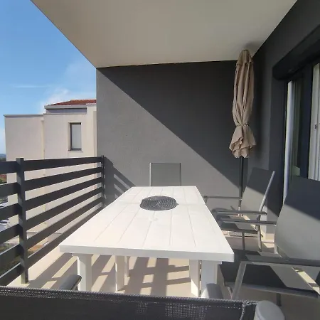Bella Vista Apartment *